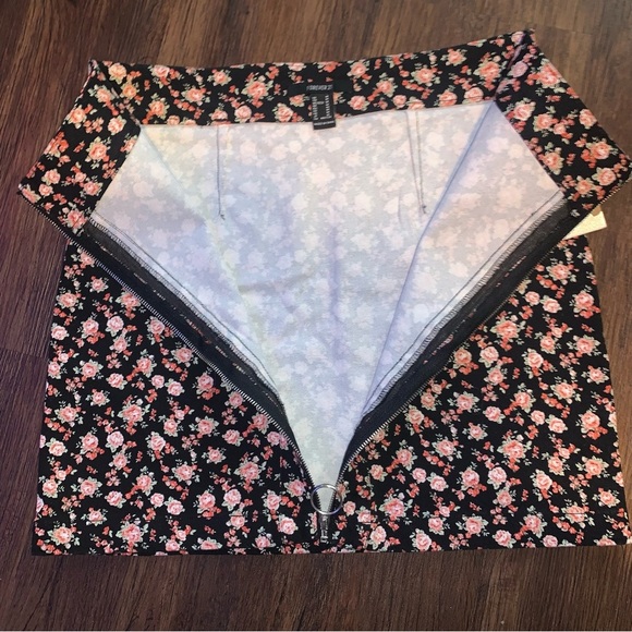 Forever 21 Floral/Rose full zip denim mini skirt, size medium NWT - Picture 6 of 9